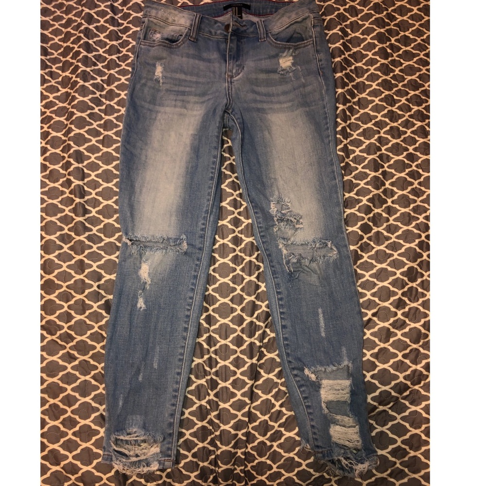 FOREVER 21 JEANS DISTRESSED DENIM